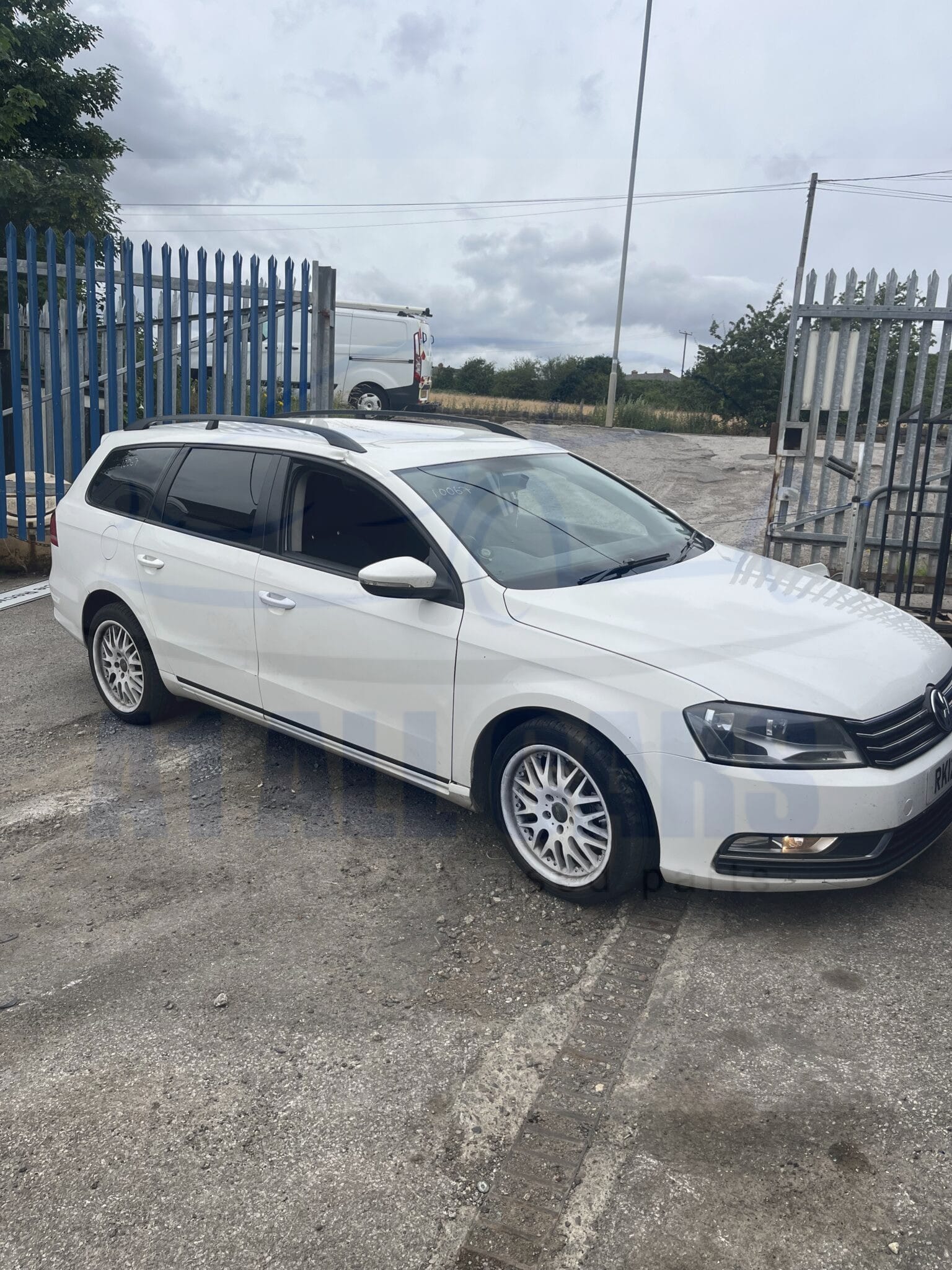 Volkwagen Passat S TDI Bluemotion Technology Mk6 (B7)  2010-2014 1.6 Diesel Manual Estate White LB9A Breaking for Parts
