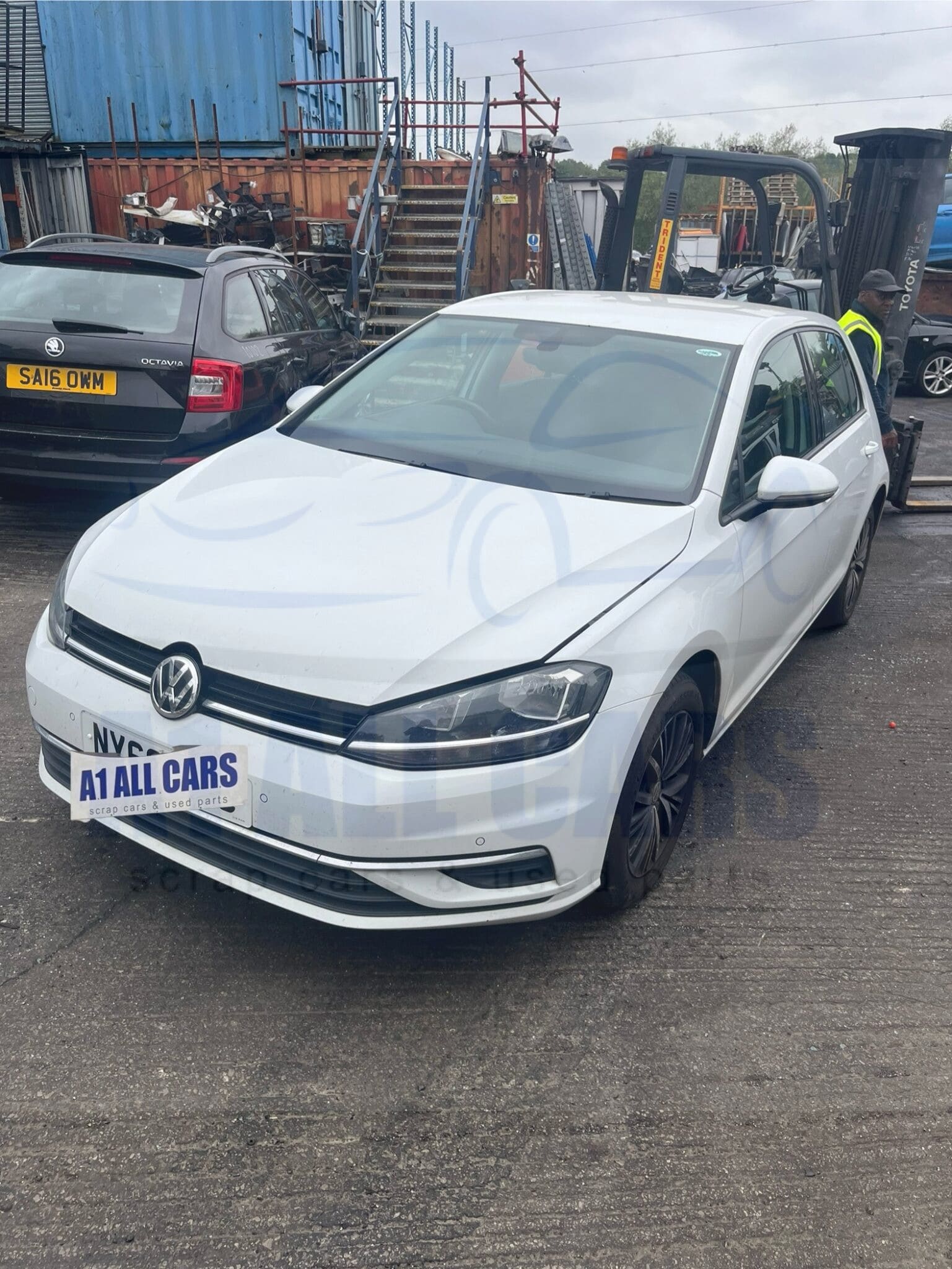 Volkswagen Golf SE Navigation TSI Mk7 2012-2019 1.5 Diesel Manual 6 Speed 5 Door Hatchback White LC9A Breaking for Parts