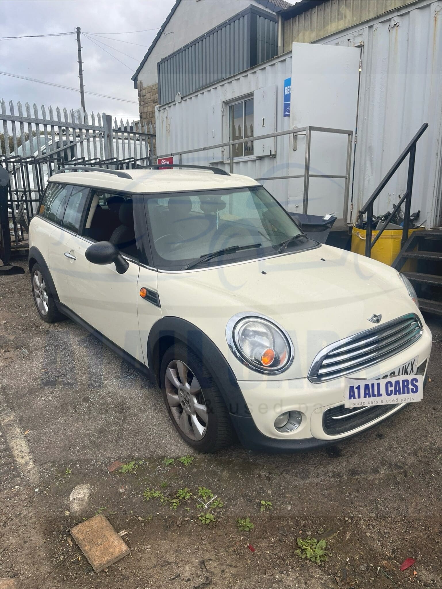 Mini Clubman One Mk2 2006-2015 1.6 Petrol 6 Speed Manual 5 Door Estate Cream Breaking for Parts