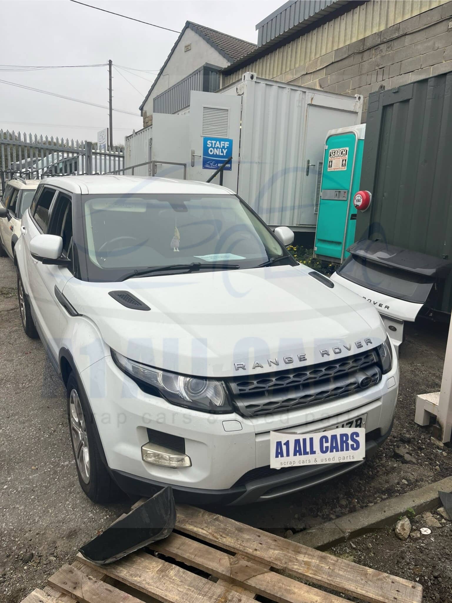 Land Rover Range Rover Evoque TD4 Pure Tech Mk1 2011-2018 2.2 Diesel 6 Speed Manual 5 Door Estate White LRC867 White Breaking for Parts