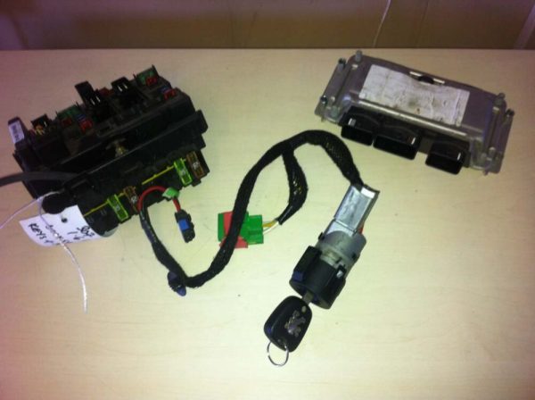 Peugeot 307 2001-2005 1.6 16v Ignition ECU + Fuse Box