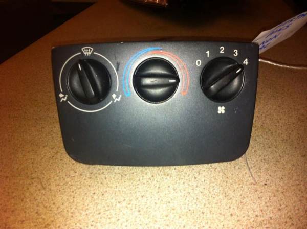 Ford Fiesta 1999-2002 96FP19A522DA Non Air Con Heater Control Panel