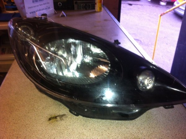 Peugeot 1007 2005-2008 Offside Black Type Headlamp