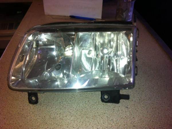 Volkswagen Polo 2000-2002 Near Side Headlamp