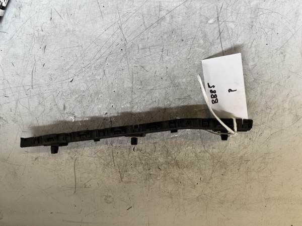 Nissan Qashqai 2013-2017 5 Door Hatchback Near Side Rear Bumper Bracket – 85221-4EA0A