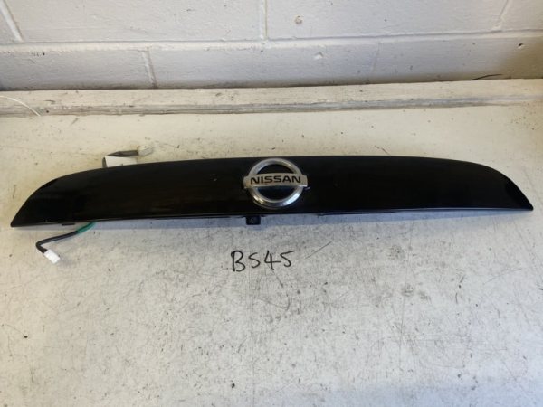 Nissan Juke 2010-2014 Hatchback Tailgate Trim With Switch And Camera – Black