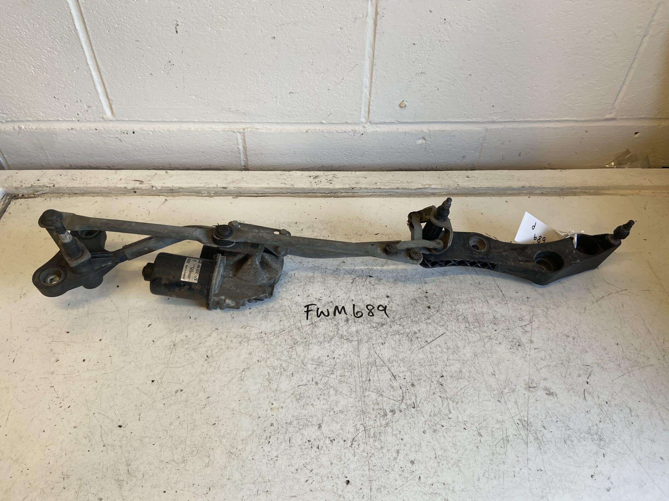 BMW 5 Series 2003-2007 Front Wiper Motor And Linkage – 6934279