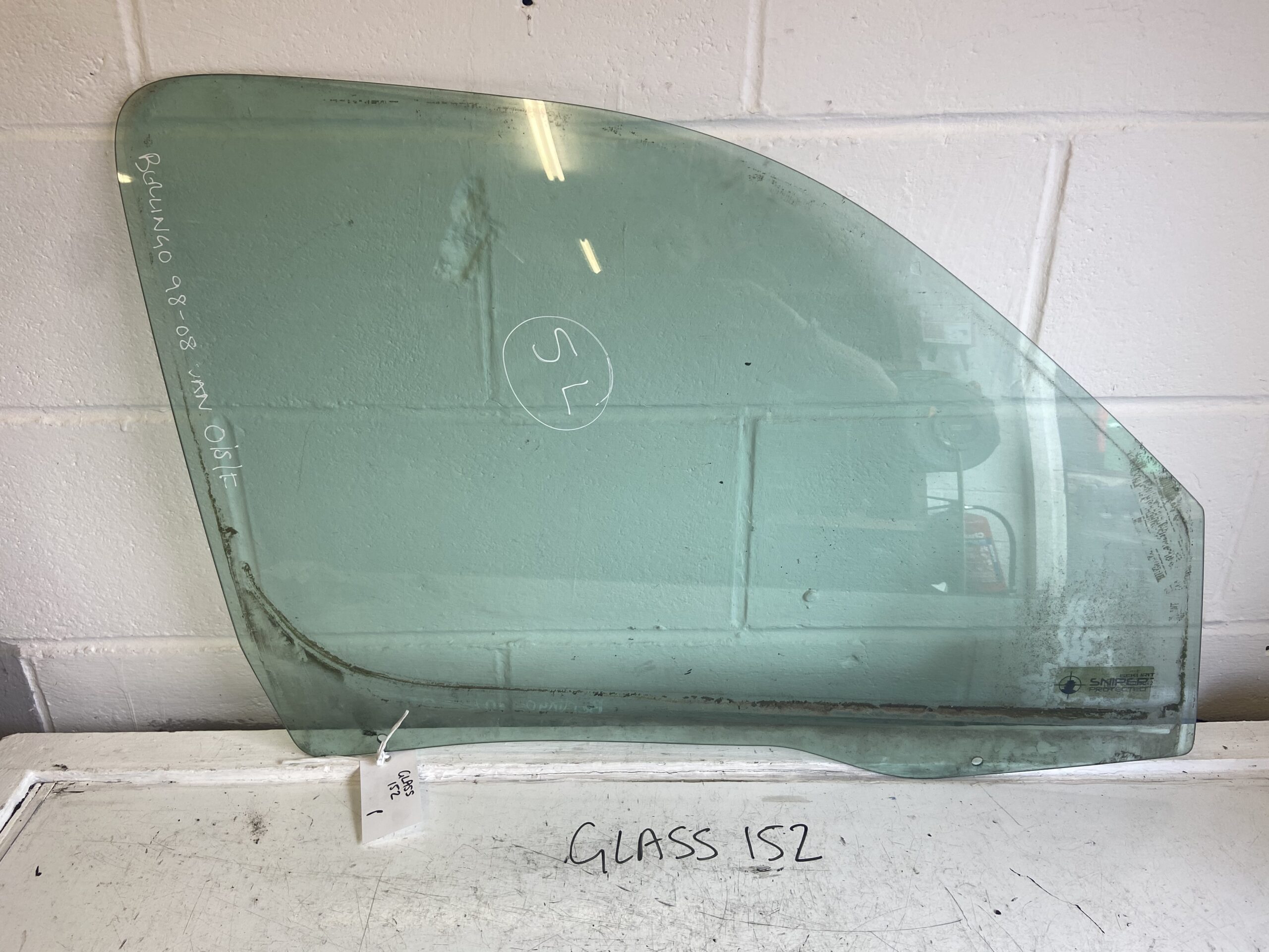 Citroen Berlingo / Peugeot Partner 1998-2008 Van / MPV Off Side Front Door Glass