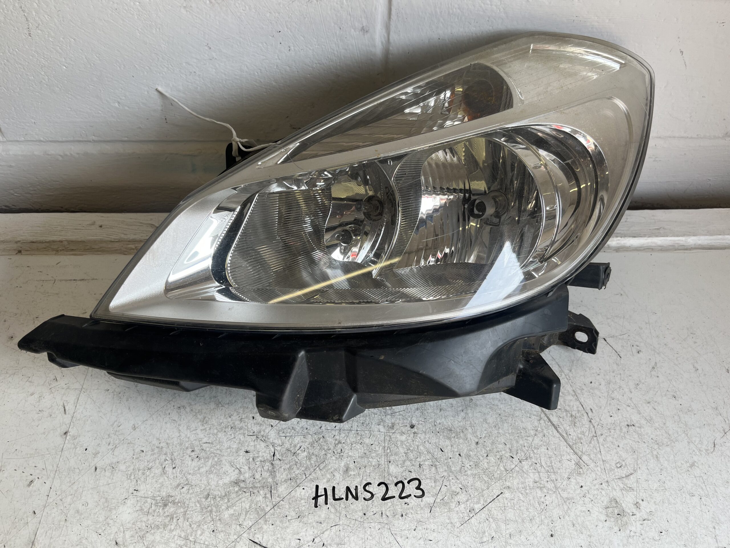 Renault Clio 2005-2009 Near Side Headlamp – Chrome Fascia