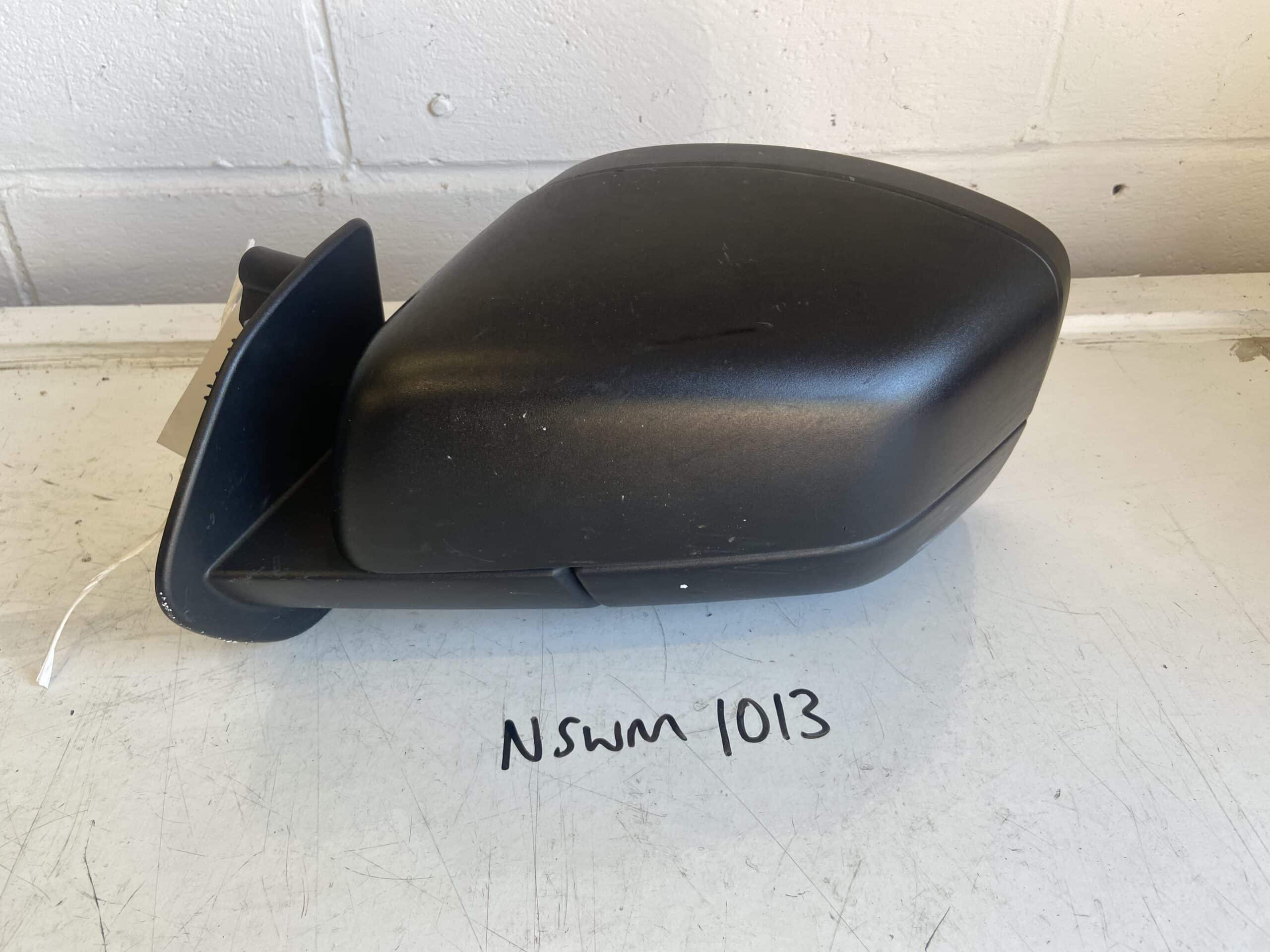 Land Rover Discovery 2005-2010 4×4 Near Side Electric Door Mirror – Black Plastic – 5 Wire Plug Type