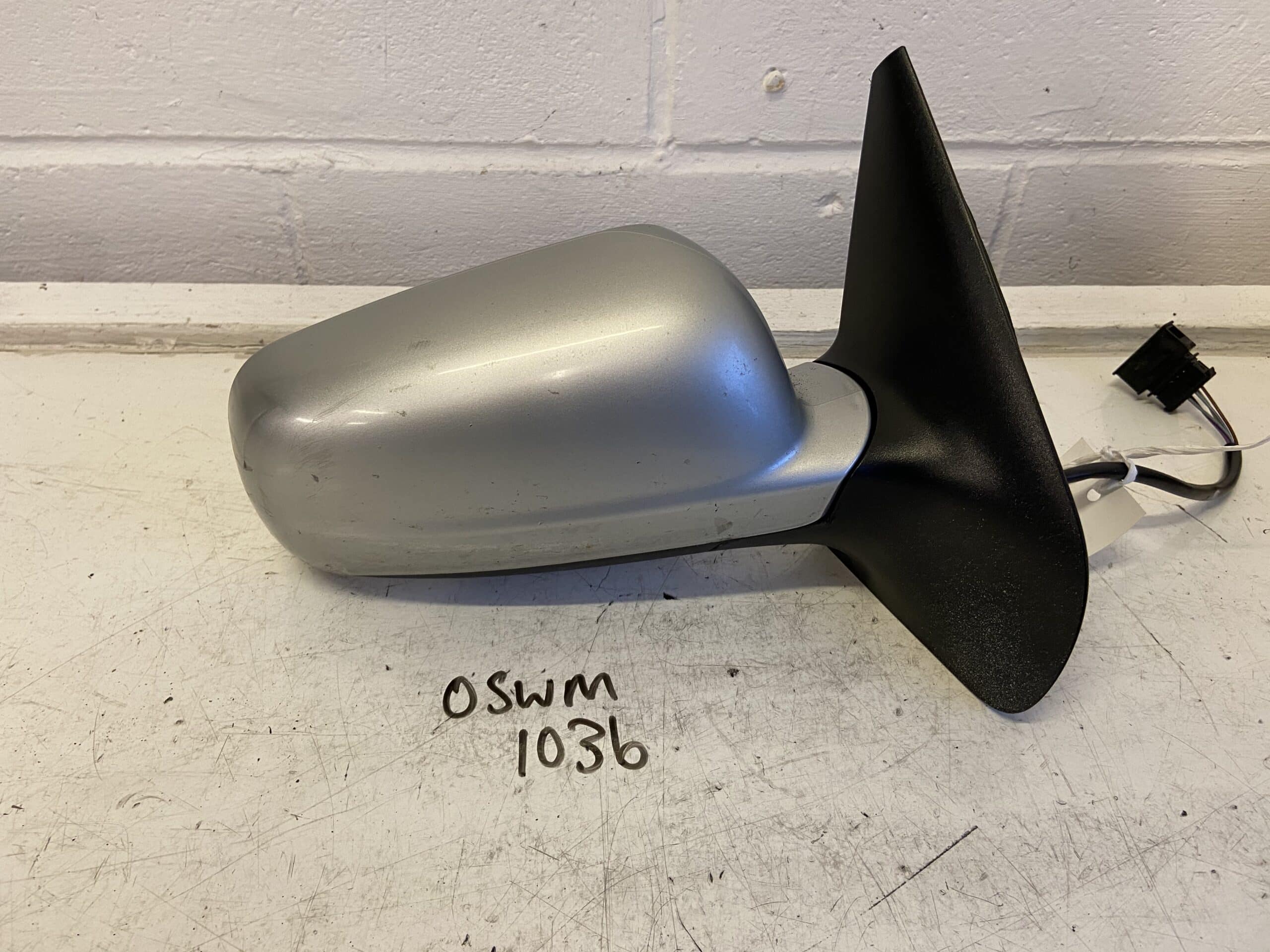Volkswagen Golf 1998-2004 Hatchback / Estate Off Side Electric Door Mirror – Silver LA7W