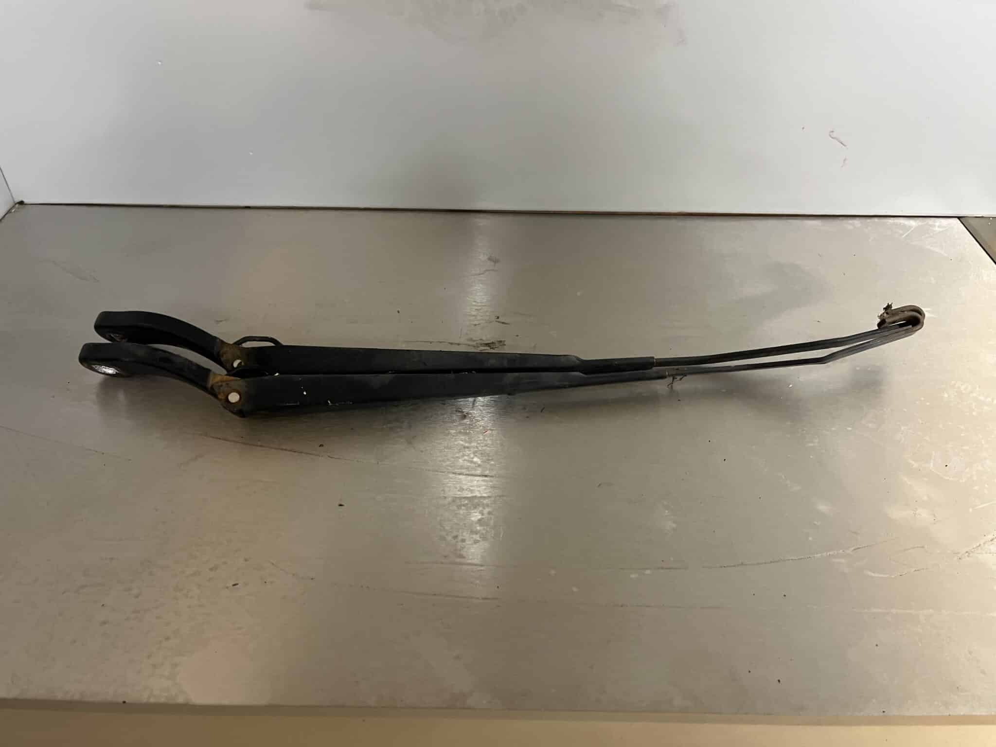Dacia Duster 2010-2017 Front Wiper Arms – PAIR