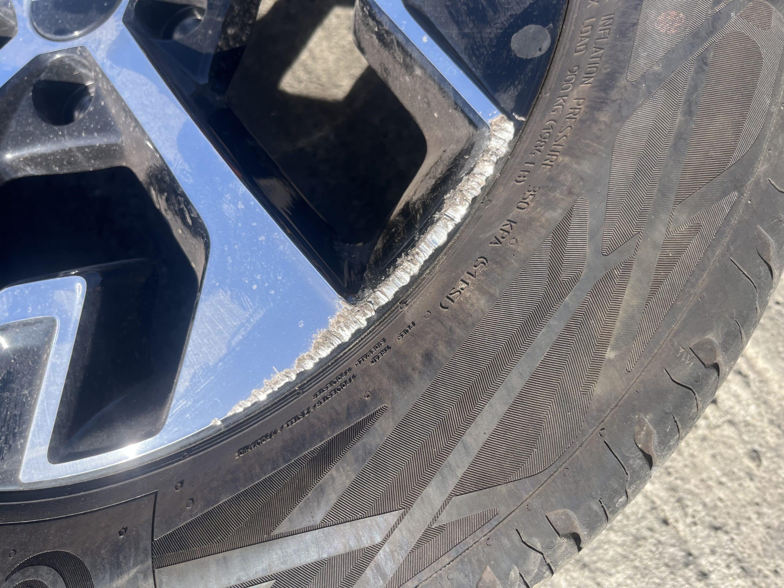 KIA Sportage 2021> MK5 Single 18″ Alloy Wheel And Tyre – 235/55/18 ( Bad Scuff )