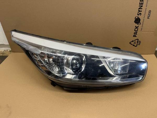 KIA Ceed 2012-2015 Off Side Headlamp – 92102-A2040