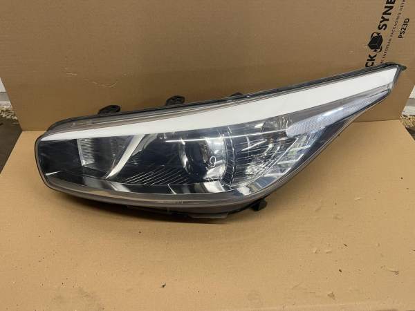 KIA Ceed 2012-2015 Near Side Headlamp – 92101-A2040