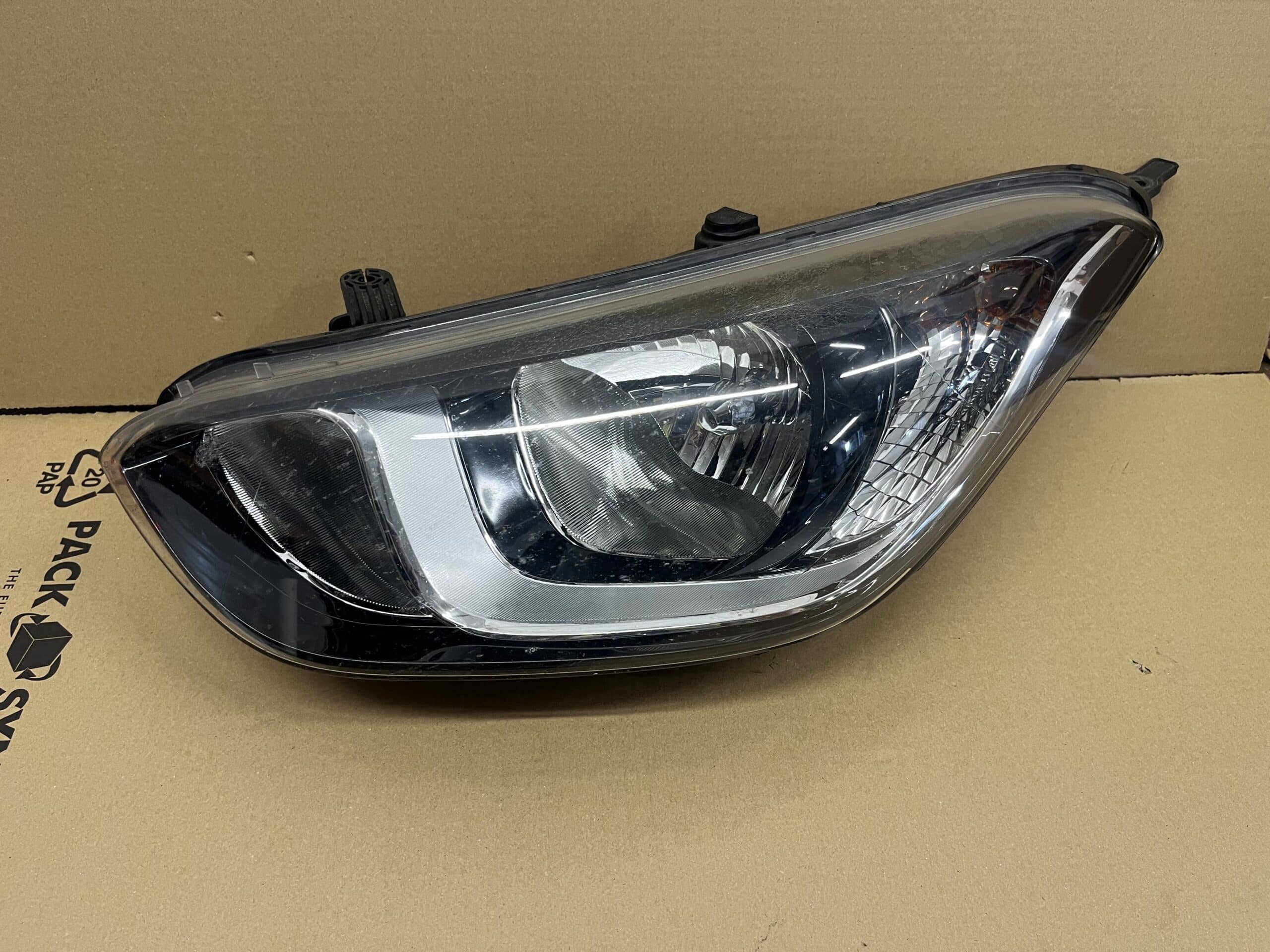 Hyundai I20 2012-2015 Near Side Headlamp