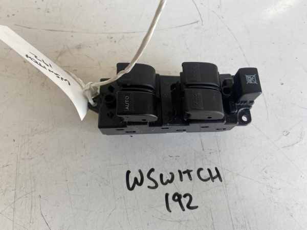 Mazda 6 2002-2007 Hatchback / Estate Off Side 4 Way Window Switch – 12 Pin And 4 Pin Plug
