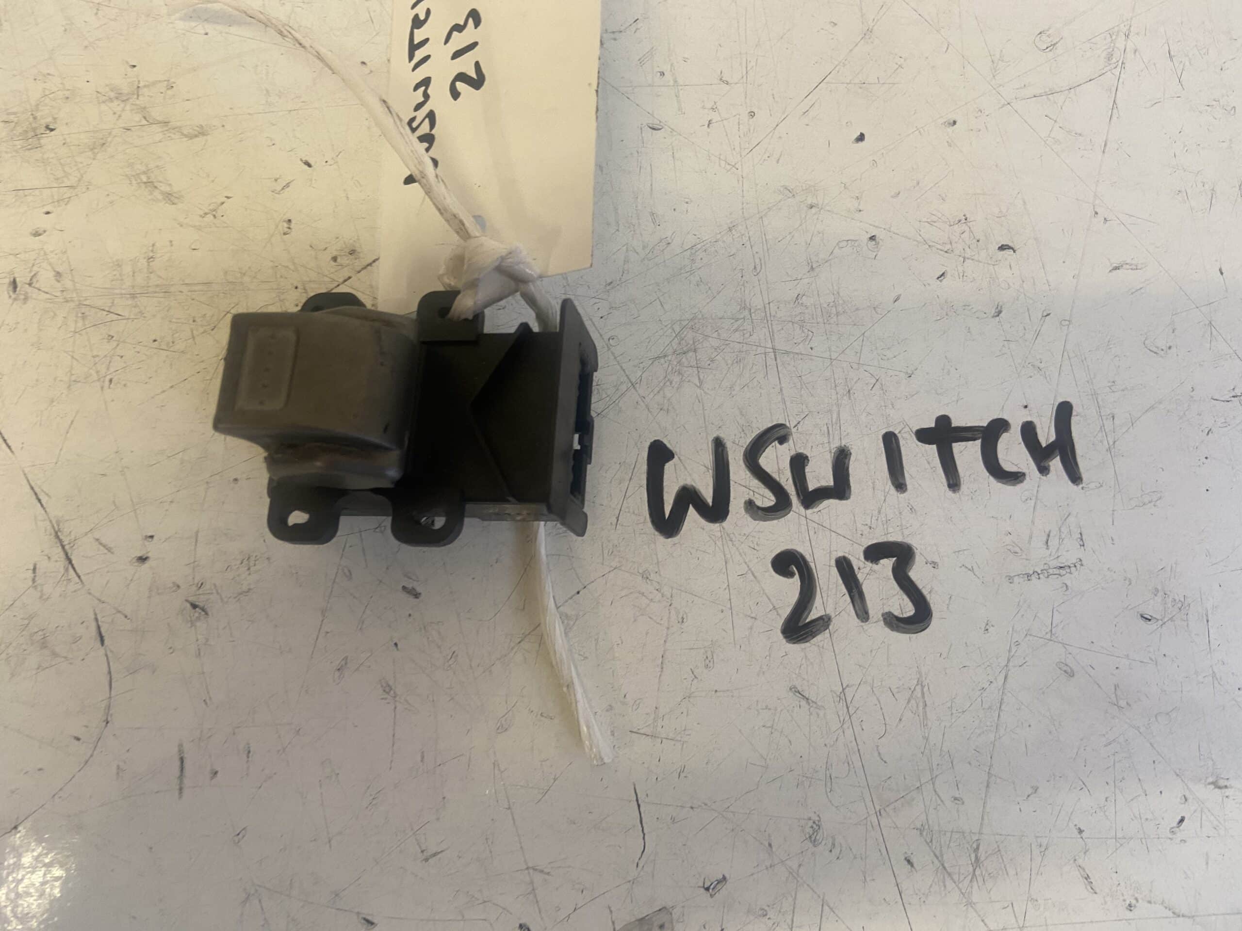 Honda Civic 2001-2005 Hatchback Near Side Electric Window Switch – 5 Pin Plug
