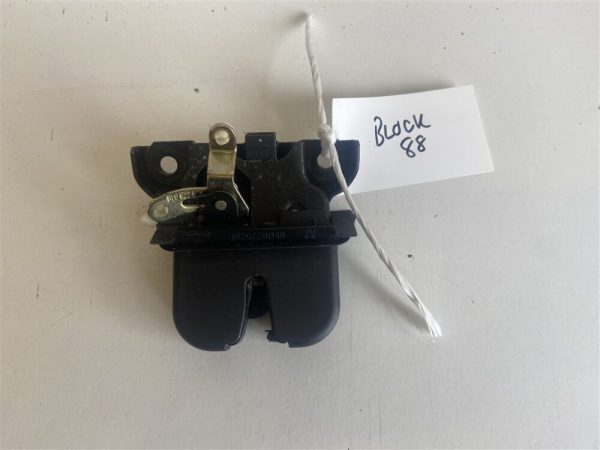 Audi A3 1996-2003 Hatchback Tailgate Locking Mechanism – 8L0827520C