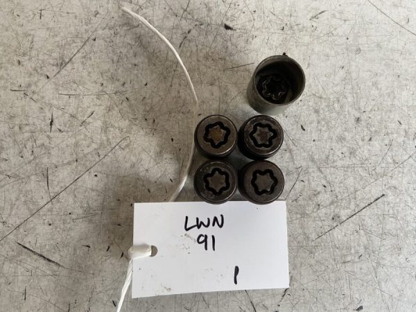 Honda CR-V 2007-2012 4X4 Locking Wheel Nut Kit