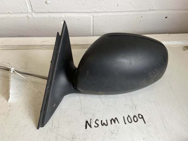 Skoda Fabia 2007-2014 Hatchback / Estate Near Side Manual Door Mirror – Black Plastic