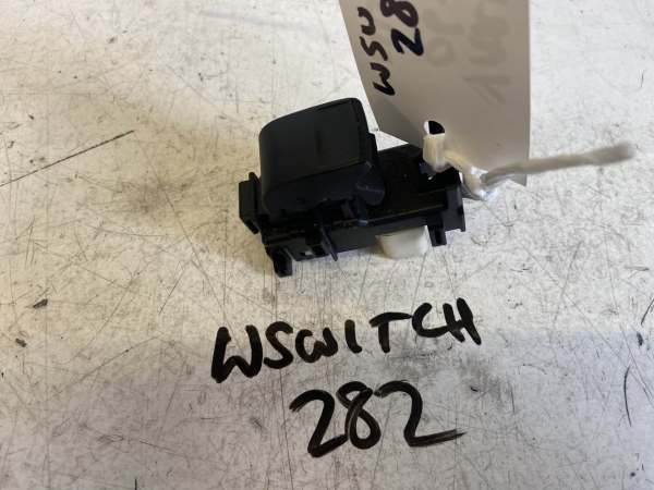 Toyota Yaris 2006-2009 Hatchback Near Side Electric Window Switch – 5 Pin Plug