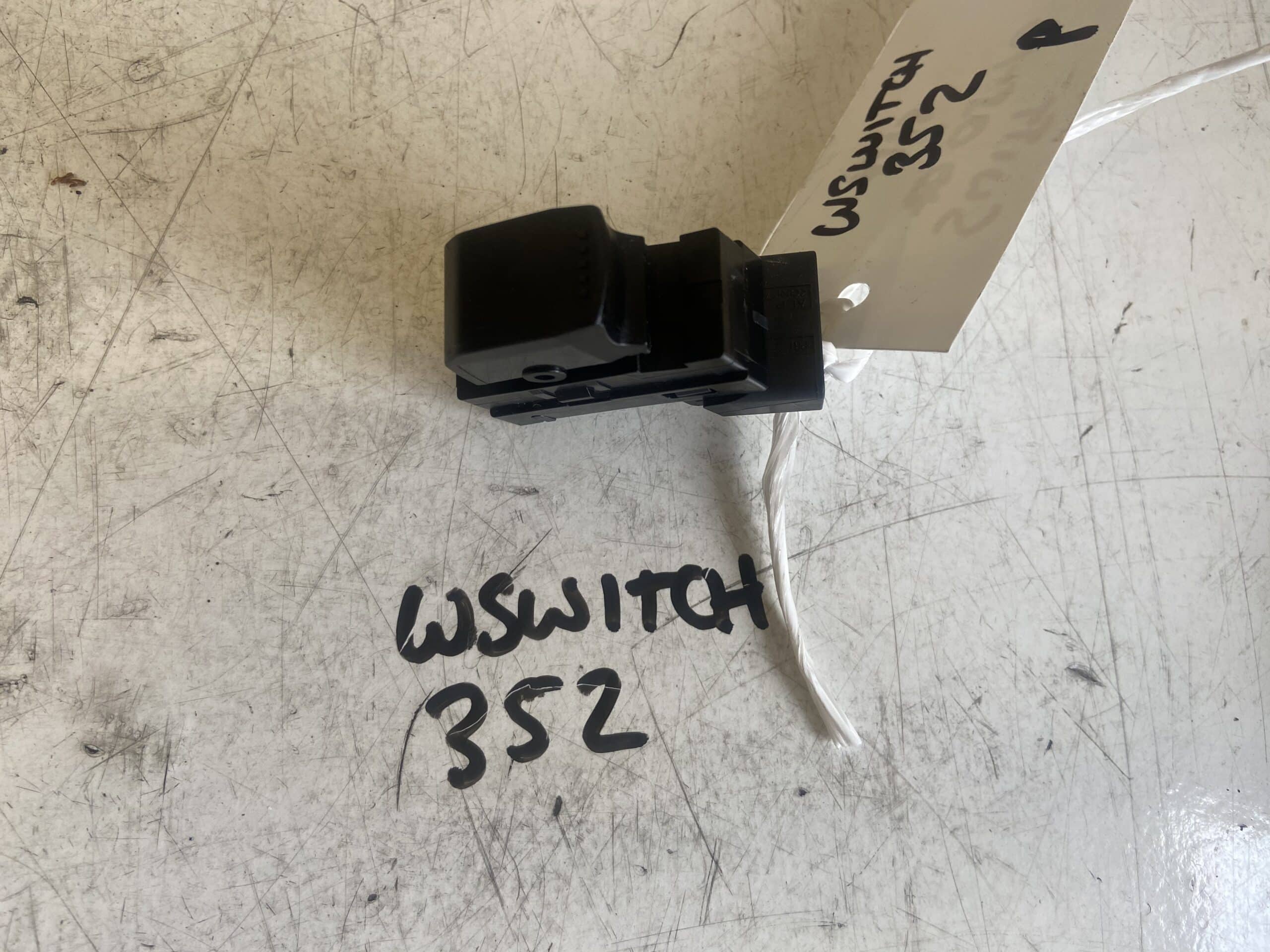 Suzuki Swift 2005-2010 Hatchback Near Side Front Electric Window Switch – 5 Pin Plug