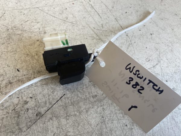 Suzuki Swift 2011-2016 Hatchback Near Side Front Single Window Switch – 5 Pin Plug