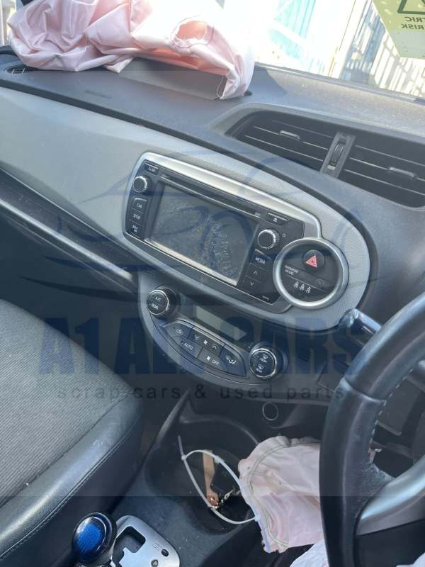 Toyota Yaris T Sport VVT-I Hybrid CVT Mk3 2012-2014 1.5 Petrol / Electric Automatic 5 Door Hatchback White 084 Breaking for Parts