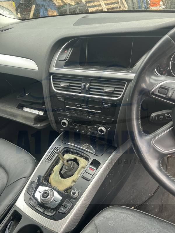 Audi A4 TDI Ultra SE Technik Mk4 Fl ( b8 ) 2012-2015 2.0 Diesel 5 Door Estate Blue LX5Q Breaking for Parts