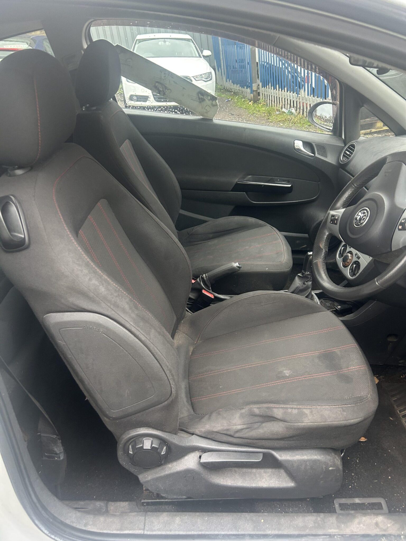 Vauxhall Corsa D Mk3 FL  2006-2014 (2010 >) 1.4 Petrol 5 Speed Manual 3 Door Hatchback White Z474 Breaking for Parts