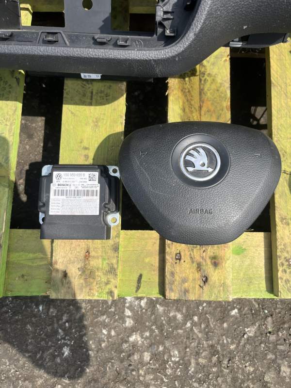 Skoda Citigo 2012-2017 Airbag Kit – ( Seatbelts Only Fit 5 Door Model )