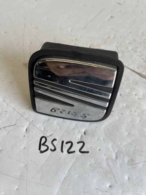 Seat Ibiza / Leon 2008-2017 Hatchback Estate Tailgate Release / Badge / Switch – 6J4.827.565.B