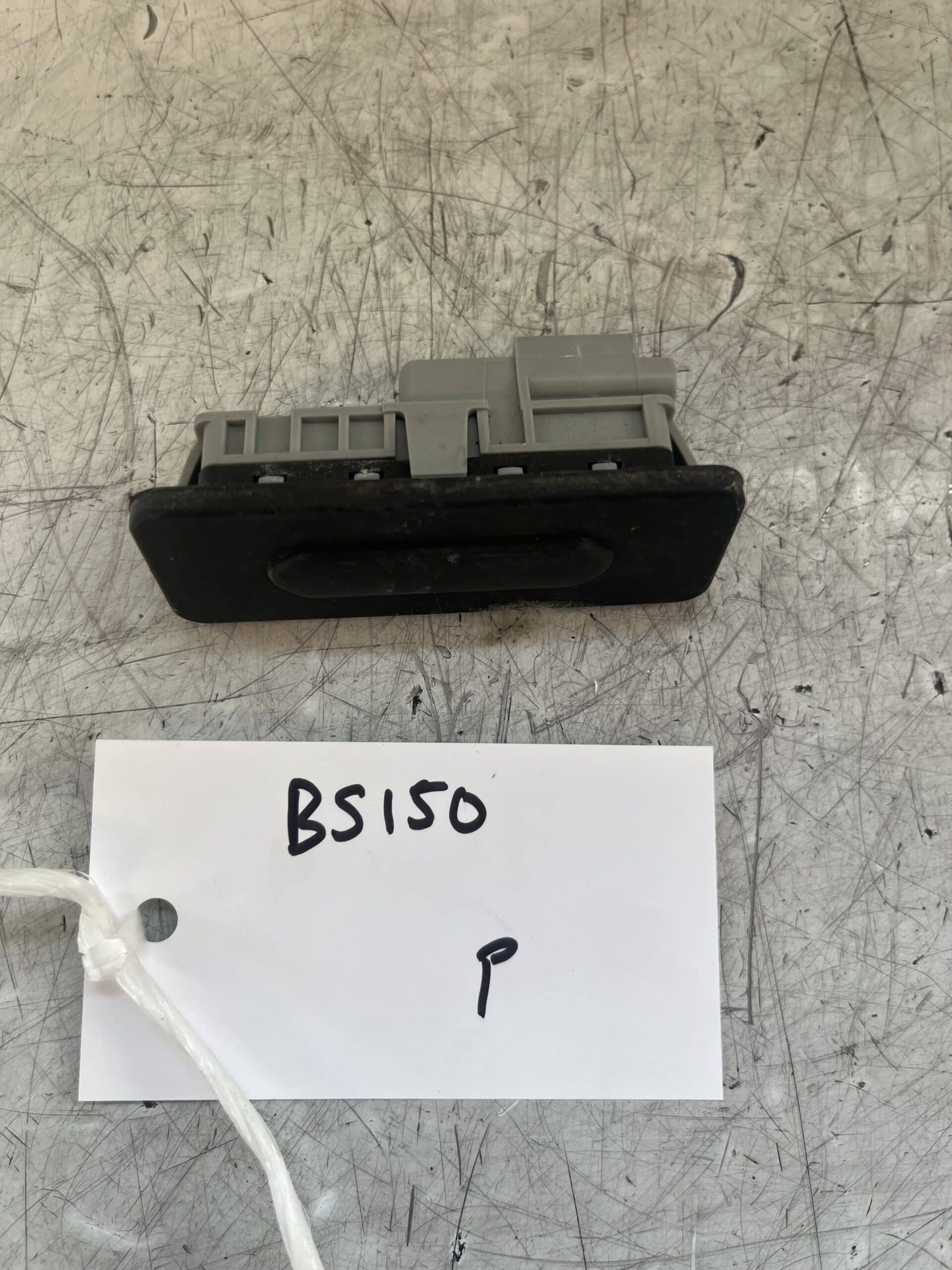 Renault Twingo 2013-2019 Hatchback Tailgate Release Switch – 906069264R