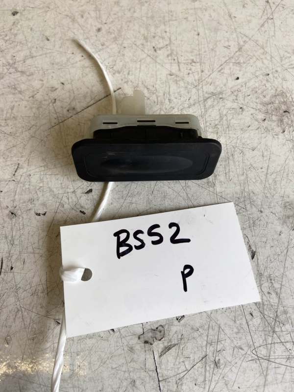 Renault Megane Coupe / Hatchback 2008-2014 Tailgate Release Switch