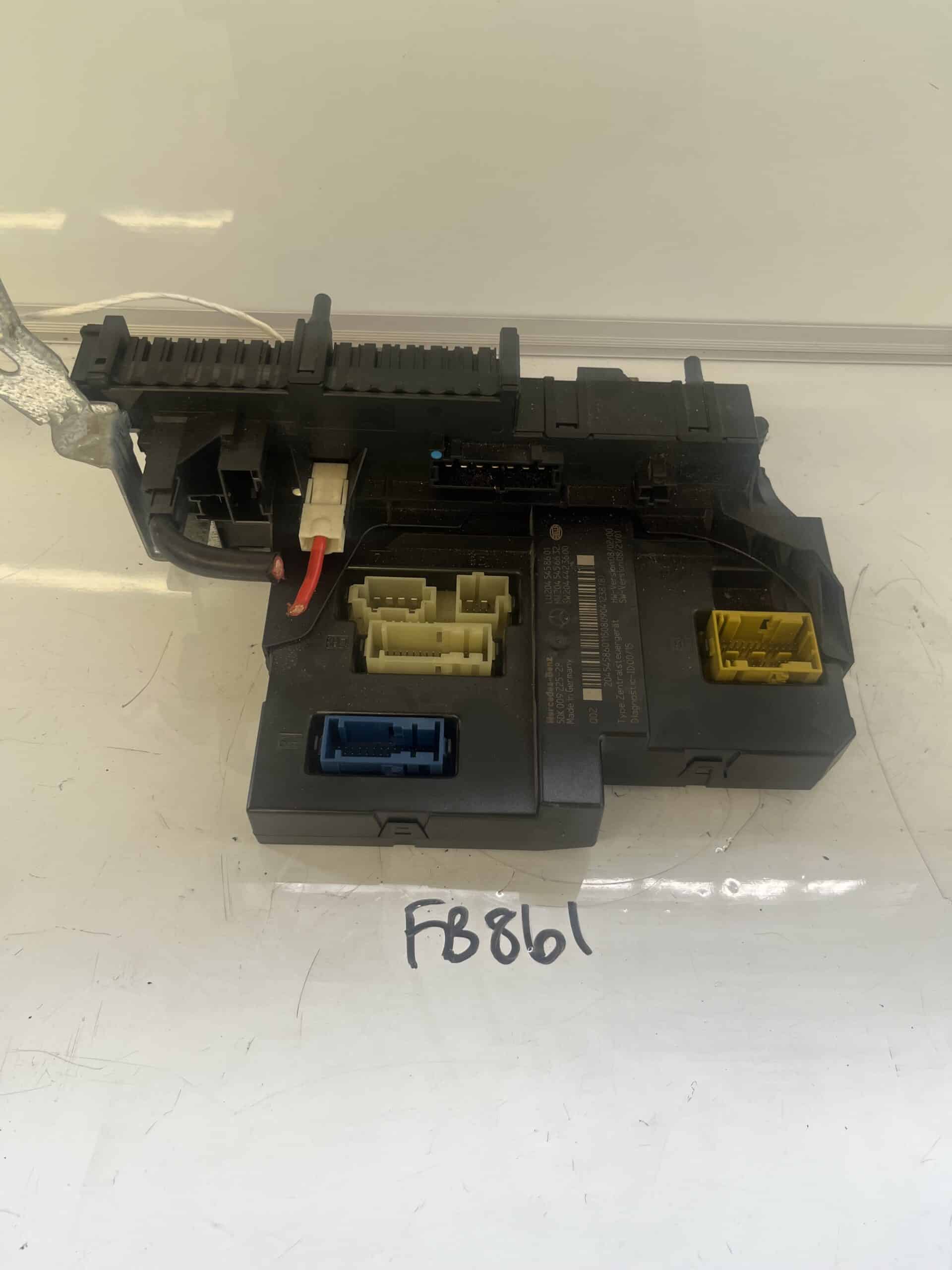 Mercedes C Class 2007-2012 Fuse Box / SAM Module – 5DK009225-28 / 2045458601