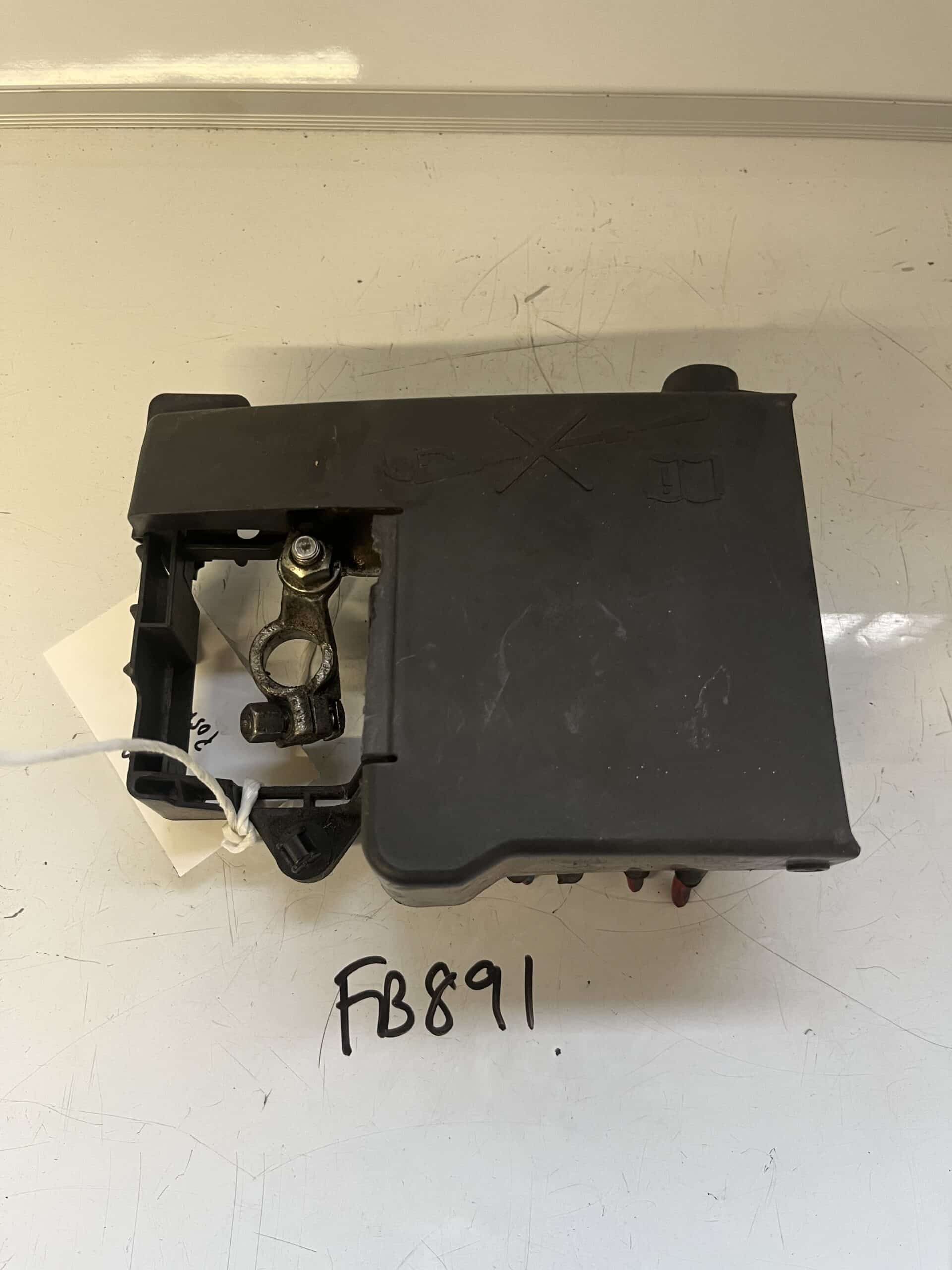 Vauxhall Astra 2010-2015 Battery Terminal / Relay / Fuse Board – 13302307