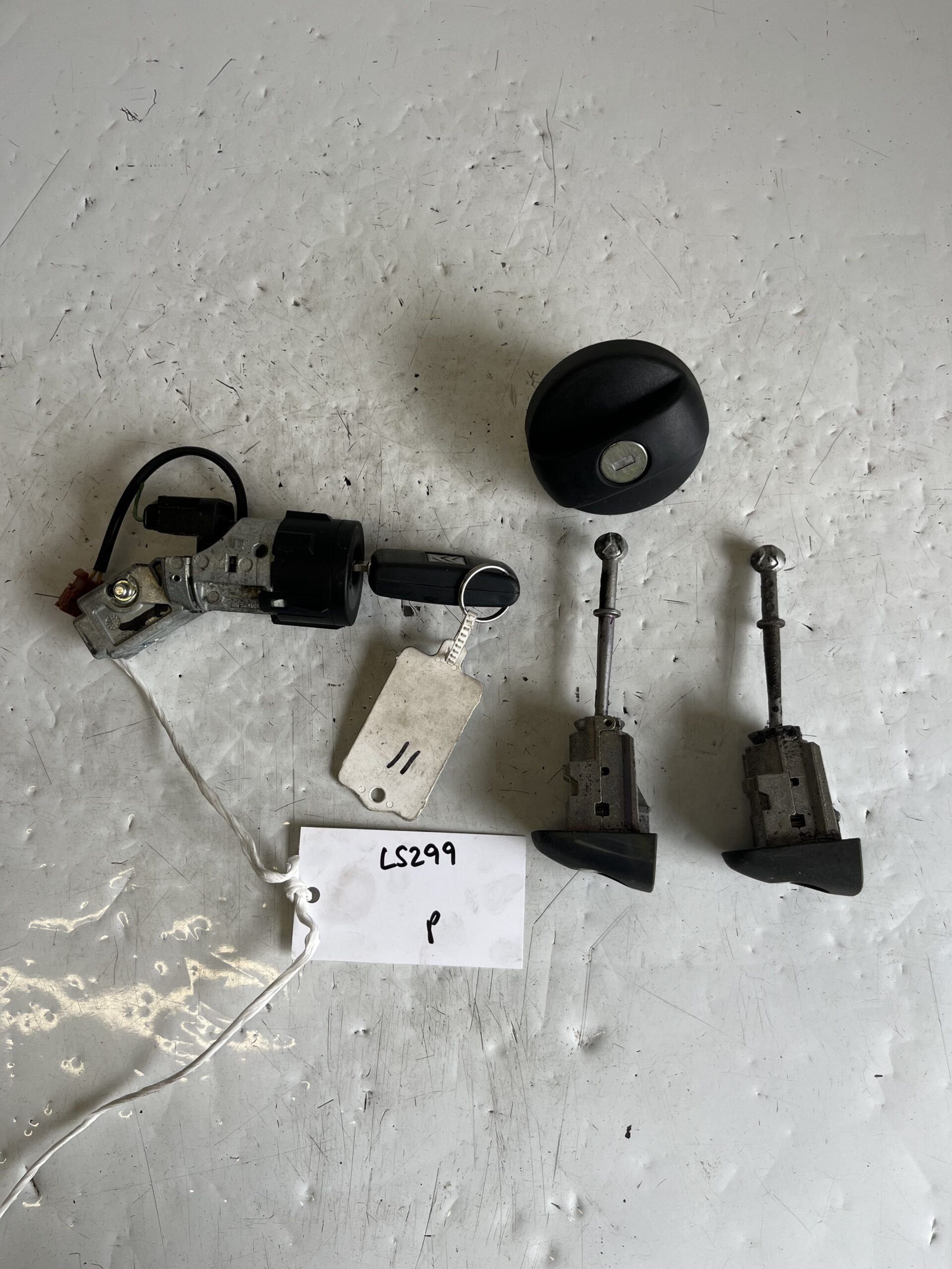 Citroen C3 Picasso 2009-2015 Full Lock Set – Ignition , Door Locks , And Fuel Cap With Key ( N0502455 Ignition Part Number )