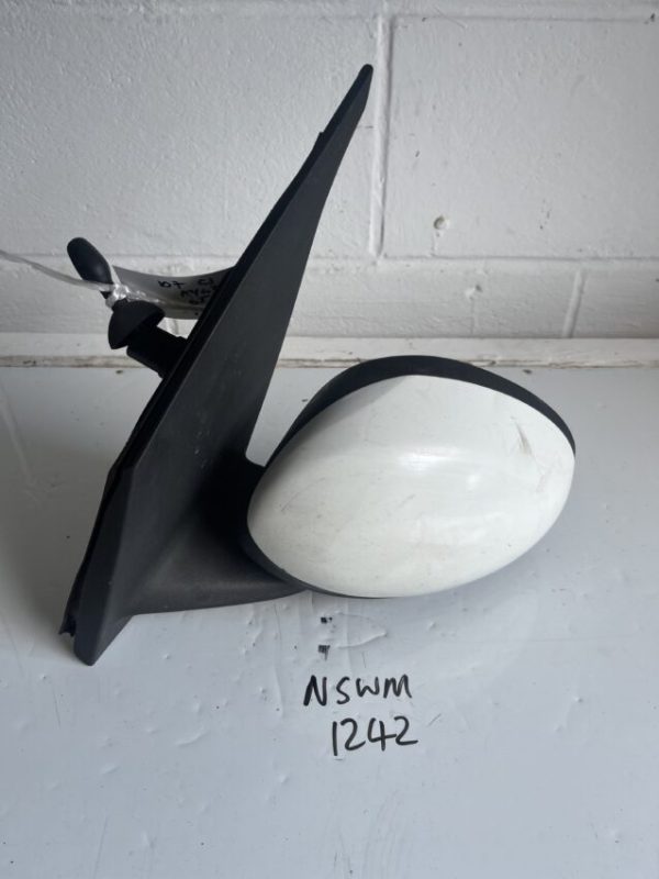 Peugeot 107 / Citreon C1 / Toyota Aygo 2005-2012 Hatchback Near Side Manual Door Mirror – White
