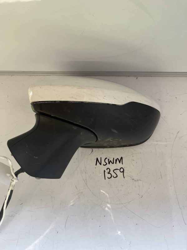 Vauxhall Astra 2015-2021 Hatchback / Estate Near Side Electric Door Mirror – White Z40R