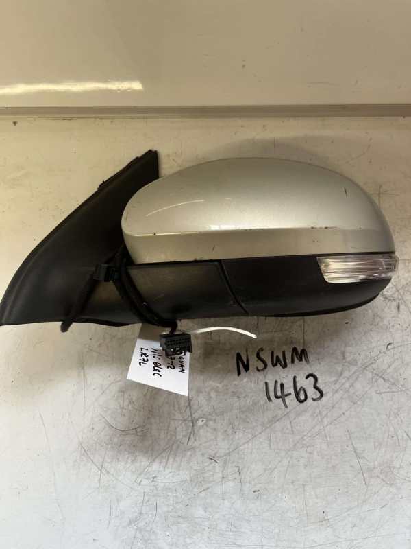 Volkswagen Tiguan 2007-2012 Near Side Electric Door Mirror – Silver LR7L Colour Code