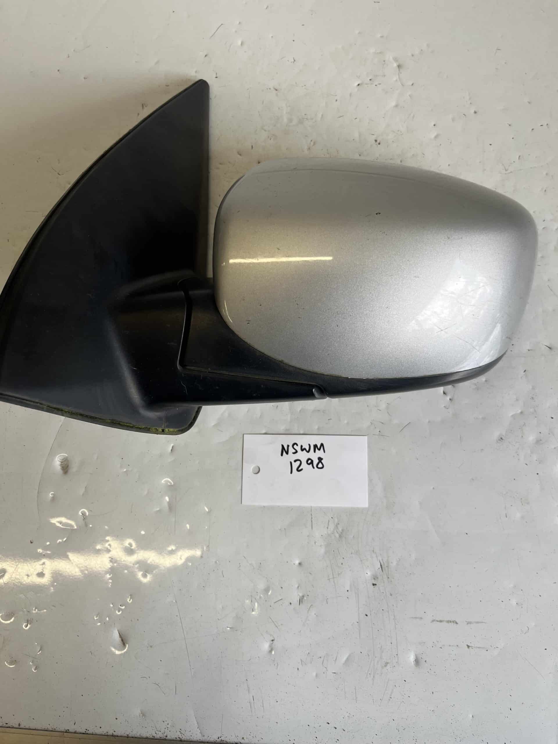 Hyundai i10 2008-2011 Near Side Electric Door Mirror – Silver ( 3 Pin Plug )