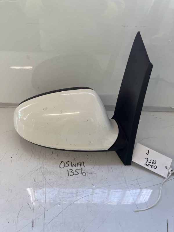 Vauxhall Astra 2010-2015 Off Side Electric Door Mirror – White Z40R Colour Code