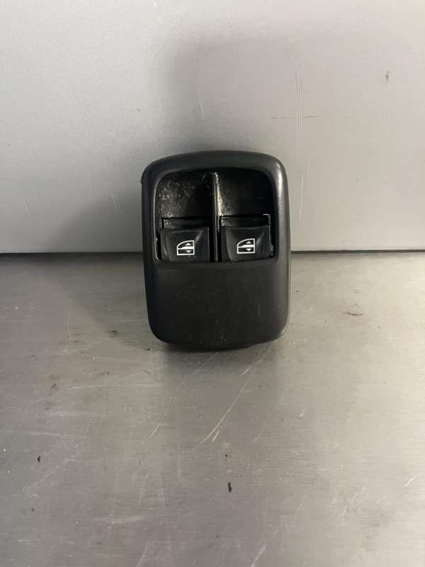Smart ForFour 2015-2020 Off Side 2 Way Window Switch – 254117227R