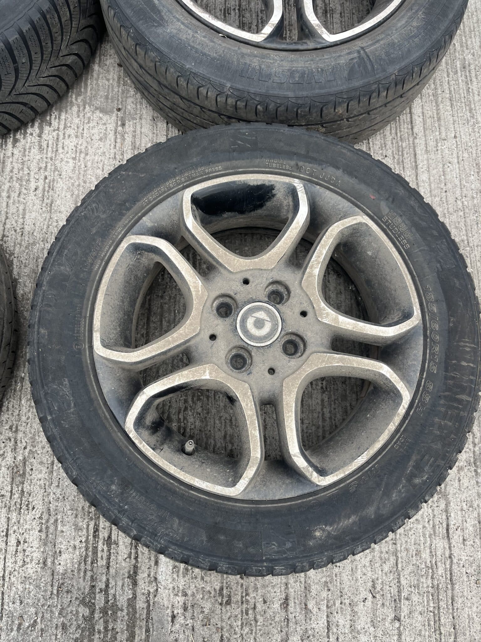 Smart ForFour 2015-2020 Full Set Of Alloy Wheels And Tyres – 175/65/15 ( Need Refurb )