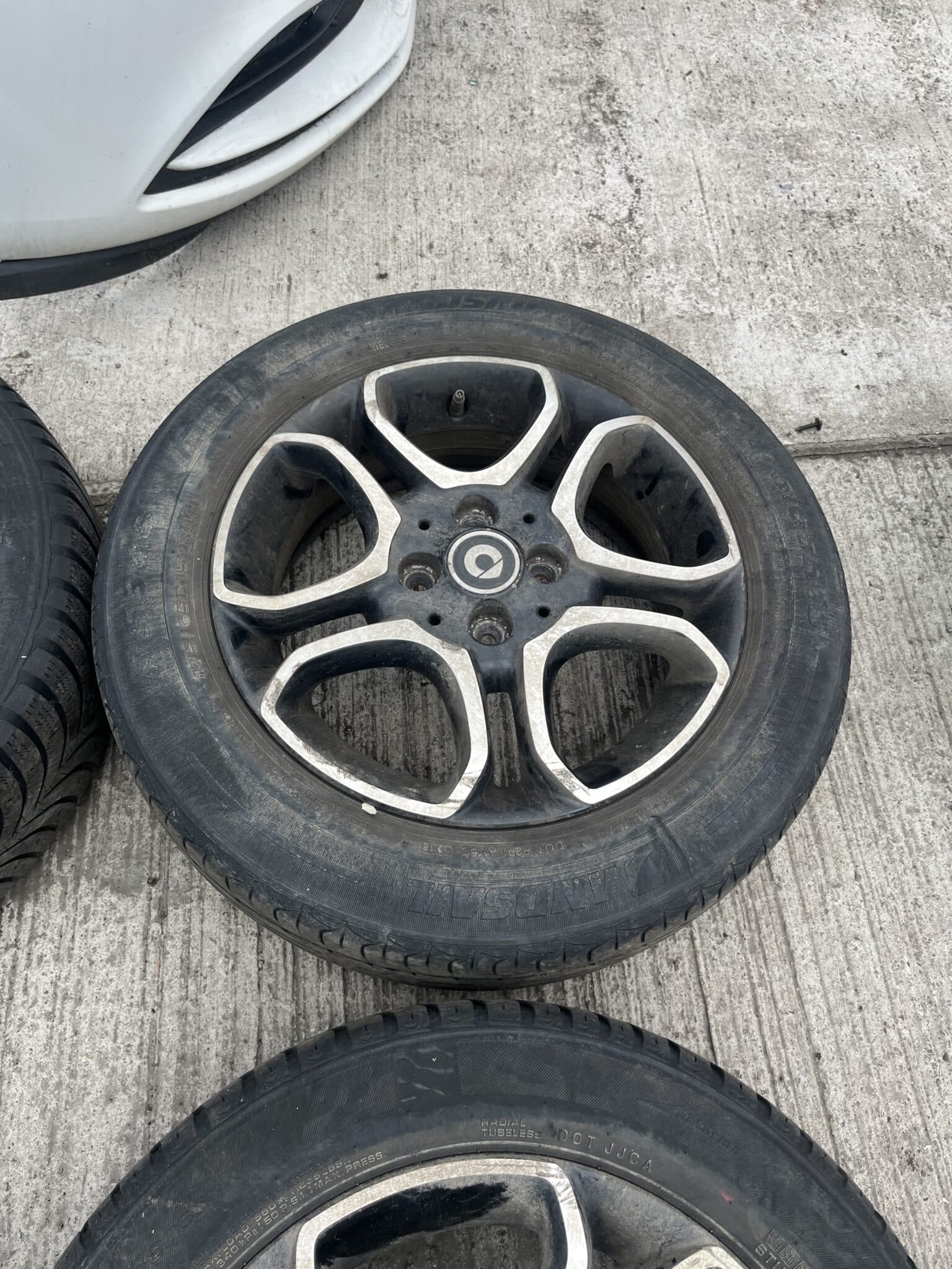 Smart ForFour 2015-2020 Full Set Of Alloy Wheels And Tyres – 175/65/15 ( Need Refurb )