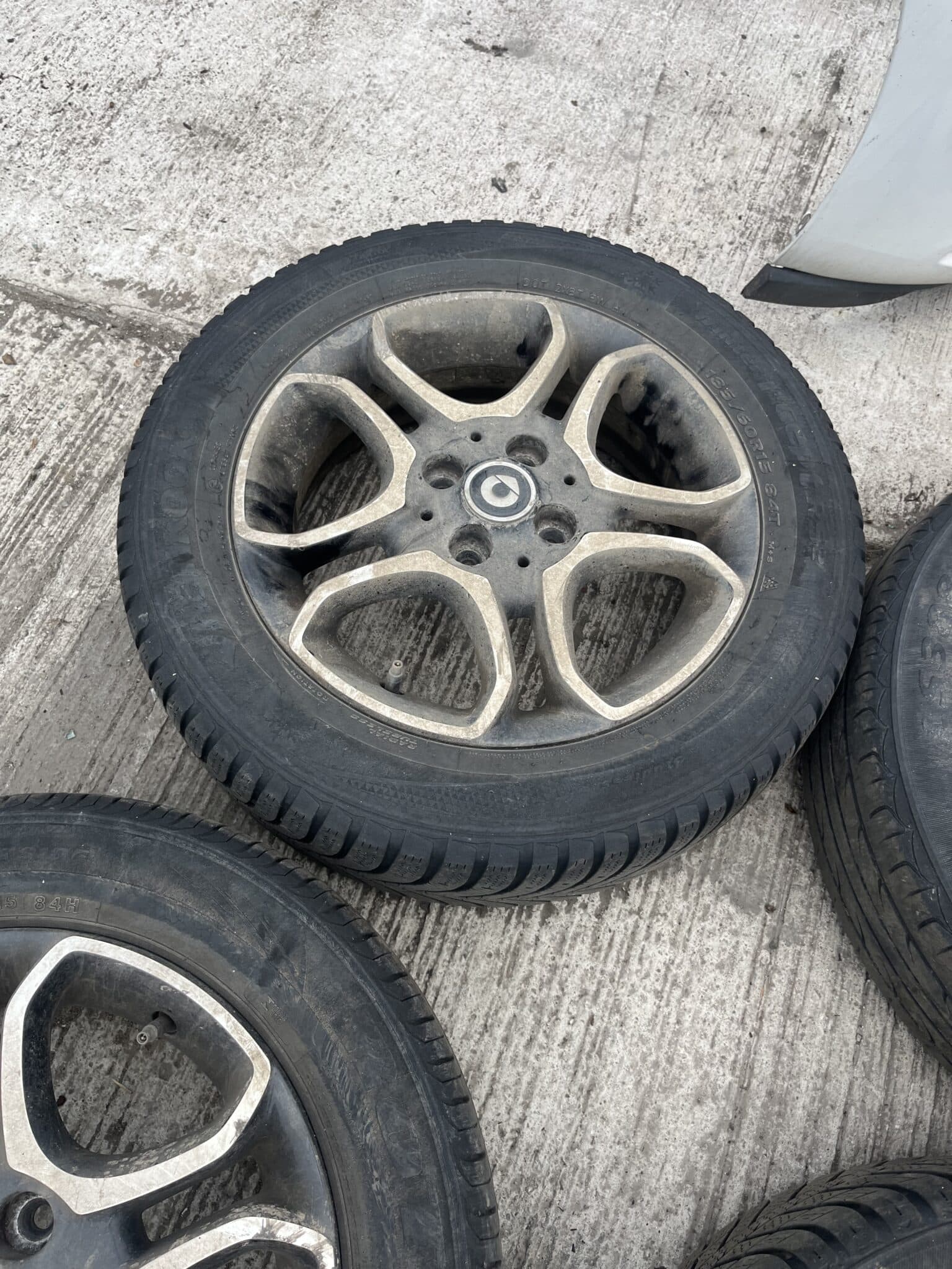 Smart ForFour 2015-2020 Full Set Of Alloy Wheels And Tyres – 175/65/15 ( Need Refurb )