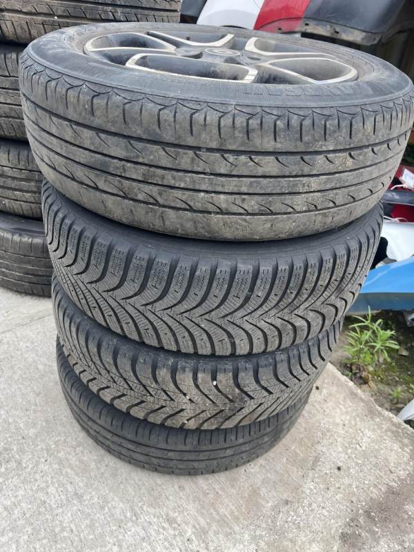 Smart ForFour 2015-2020 Full Set Of Alloy Wheels And Tyres – 175/65/15 ( Need Refurb )