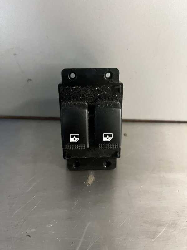 Hyundai I10 2008-2014 Off Side 2 Way Window Switch – 11 Pin Plug