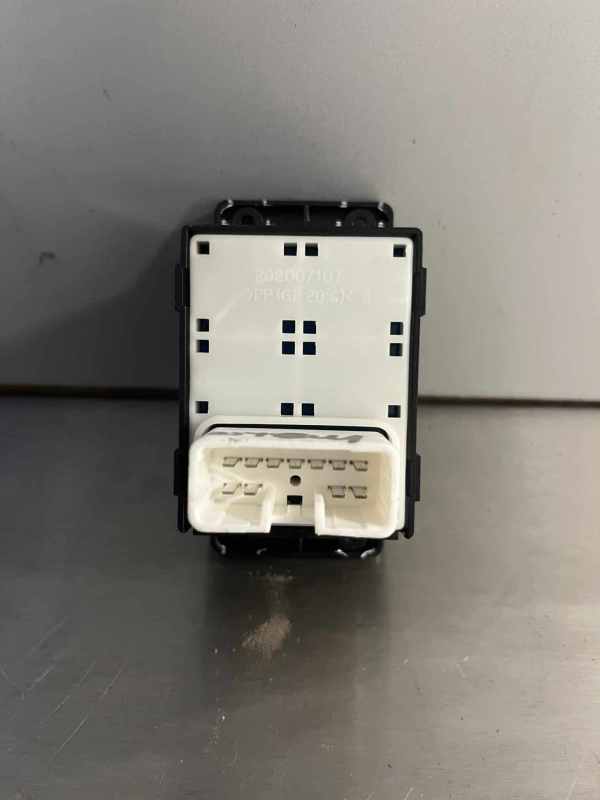 Hyundai I10 2008-2014 Off Side 2 Way Window Switch – 11 Pin Plug